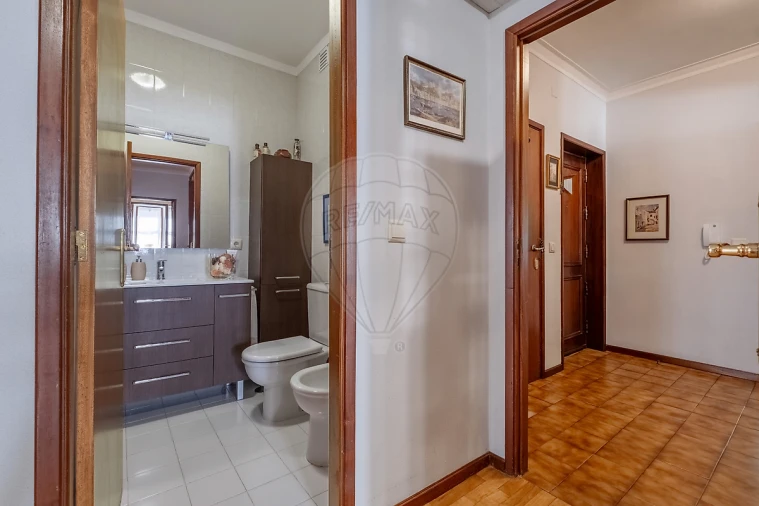 Apartamento T3 para Venda em Vilar de Andorinho Foto 16