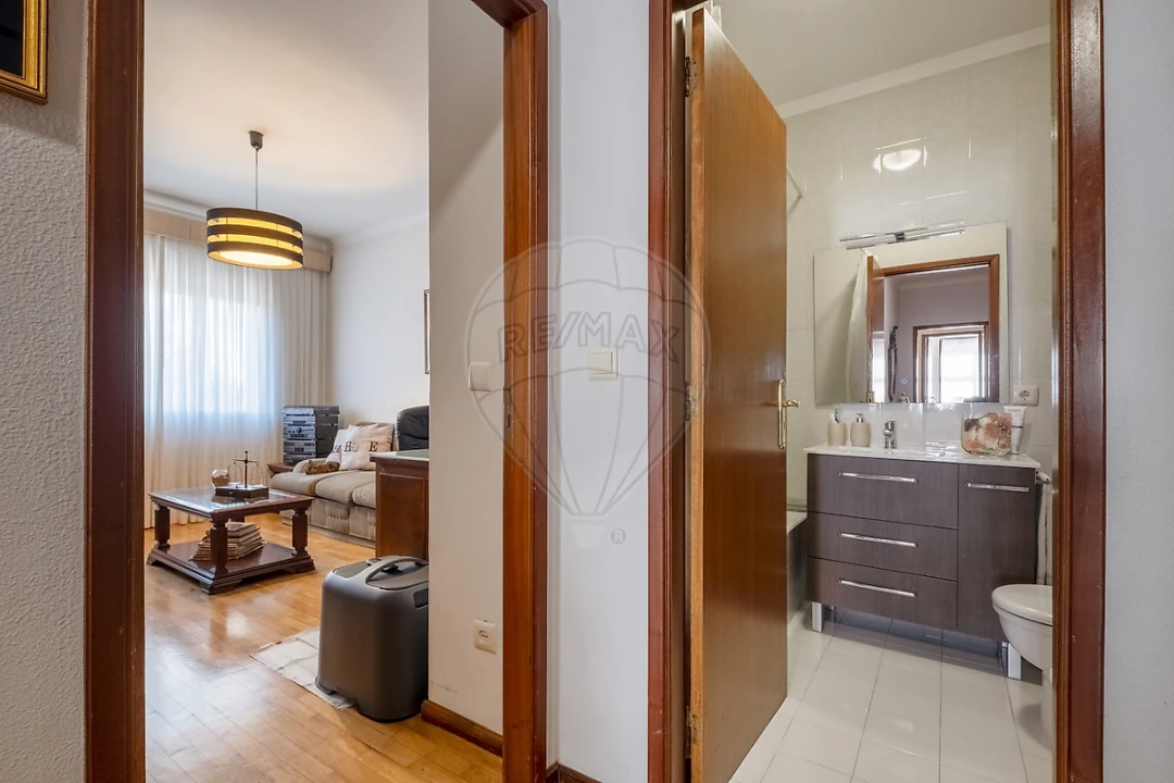 Apartamento T3 para Venda em Vilar de Andorinho Foto 18