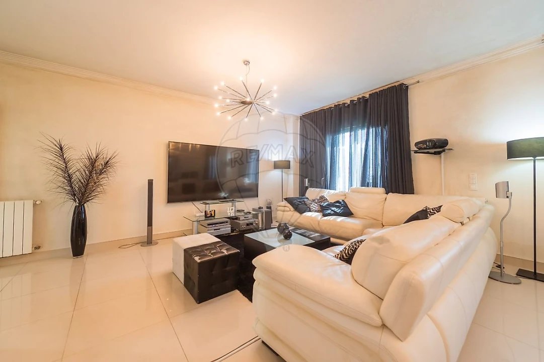 Apartamento T3 para Venda em Rio de Mouro Foto 2