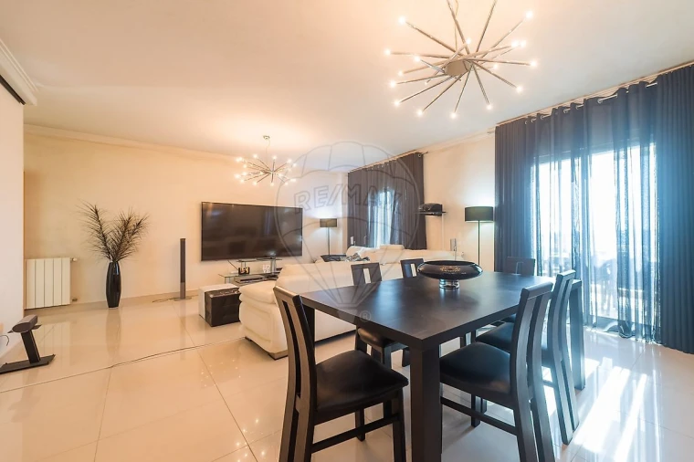 Apartamento T3 para Venda em Rio de Mouro Foto 9
