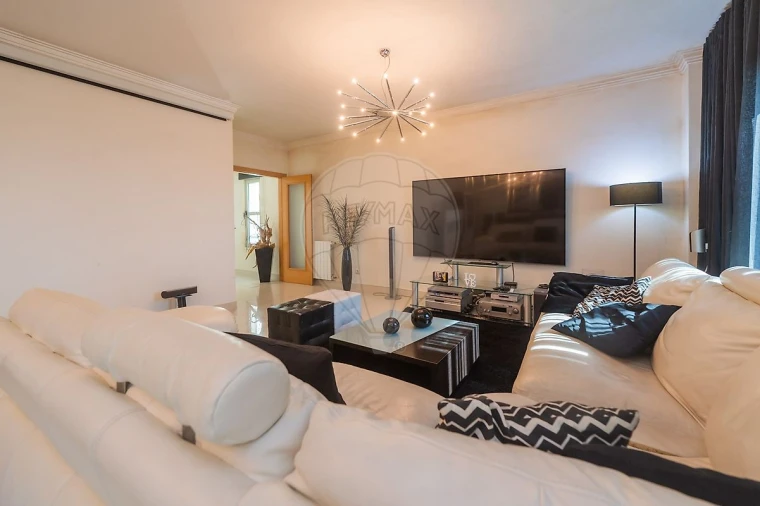 Apartamento T3 para Venda em Rio de Mouro Foto 4