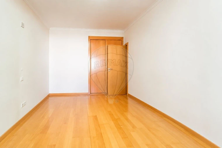 Apartamento T3 para Venda em Rio de Mouro Foto 26