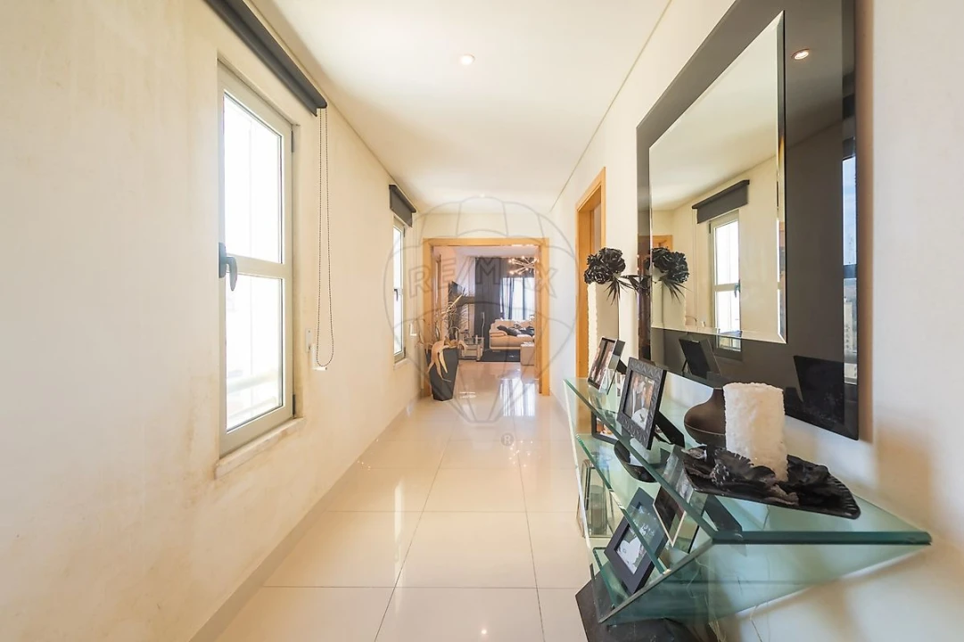 Apartamento T3 para Venda em Rio de Mouro Foto 3