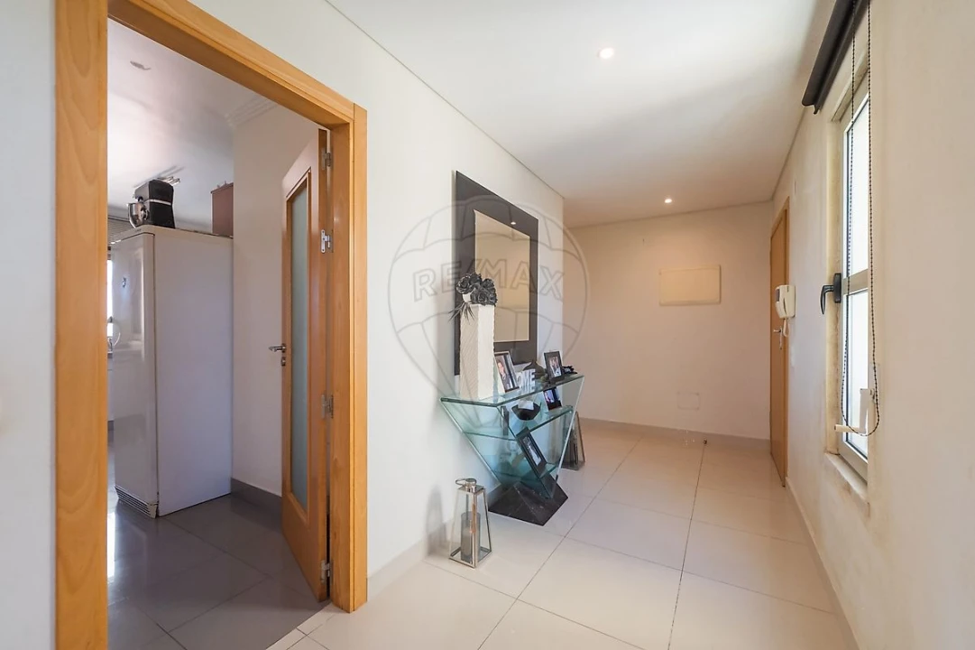 Apartamento T3 para Venda em Rio de Mouro Foto 11