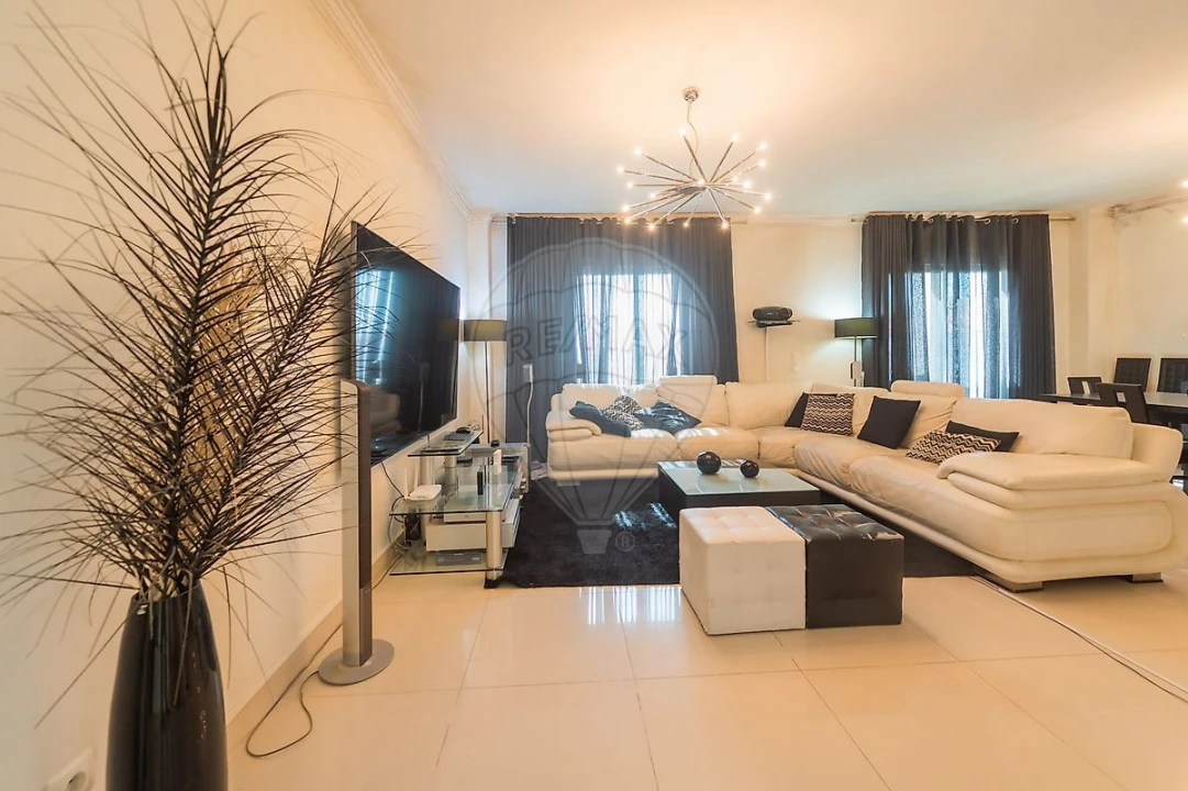 Apartamento T3 para Venda em Rio de Mouro Foto 1