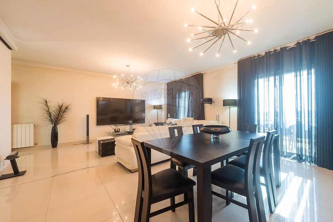 Apartamento T3 para Venda em Rio de Mouro Foto 9