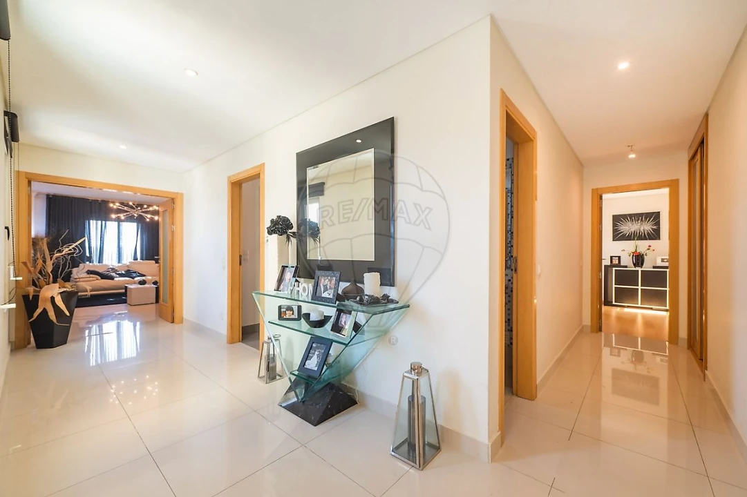 Apartamento T3 para Venda em Rio de Mouro Foto 48