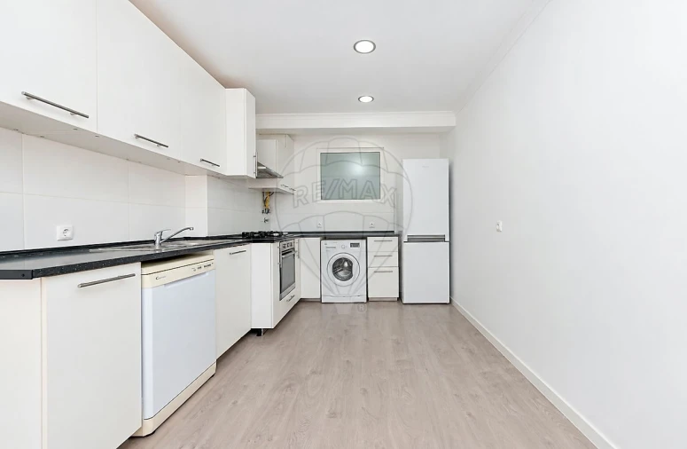 Apartamento T1 para Arrendamento em Algés, Linda-A-Velha e Cruz Quebrada-Dafundo Foto 6