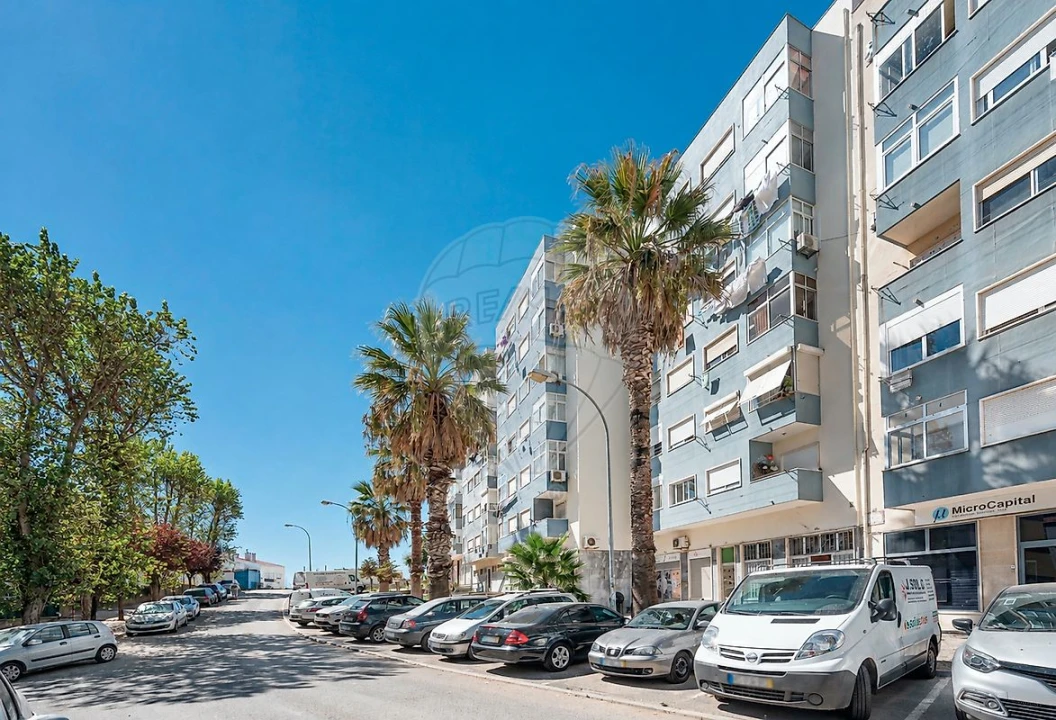 Apartamento T1 para Arrendamento em Algés, Linda-A-Velha e Cruz Quebrada-Dafundo Foto 25