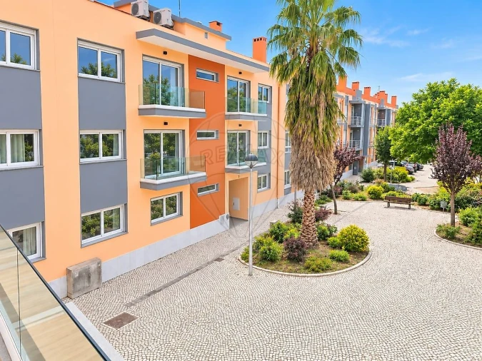 Apartamento T2 para Arrendamento em Almargem do Bispo, Pêro Pinheiro e Montelavar Foto 8