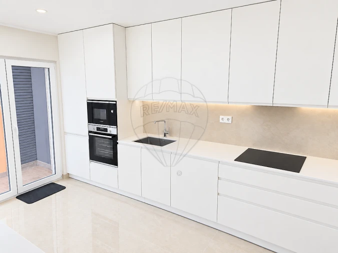 Apartamento T2 para Arrendamento em Almargem do Bispo, Pêro Pinheiro e Montelavar Foto 10