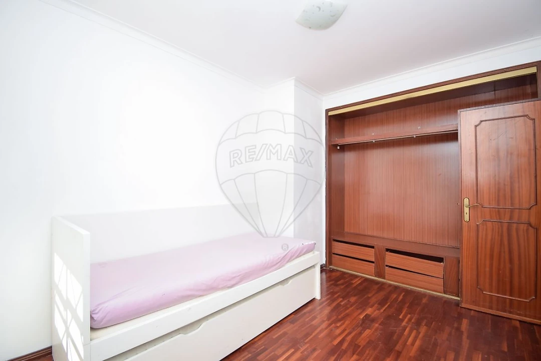 Apartamento T3 para Arrendamento em Rio de Mouro Foto 5