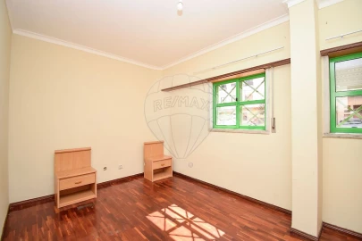 Apartamento T3 para Arrendamento em Rio de Mouro