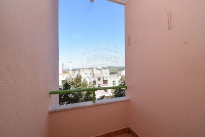Apartamento T3 para Arrendamento em Rio de Mouro