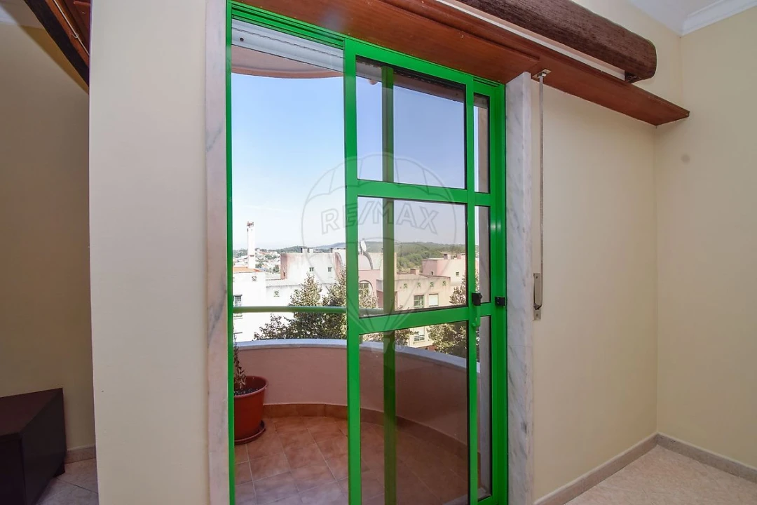 Apartamento T3 para Arrendamento em Rio de Mouro Foto 28