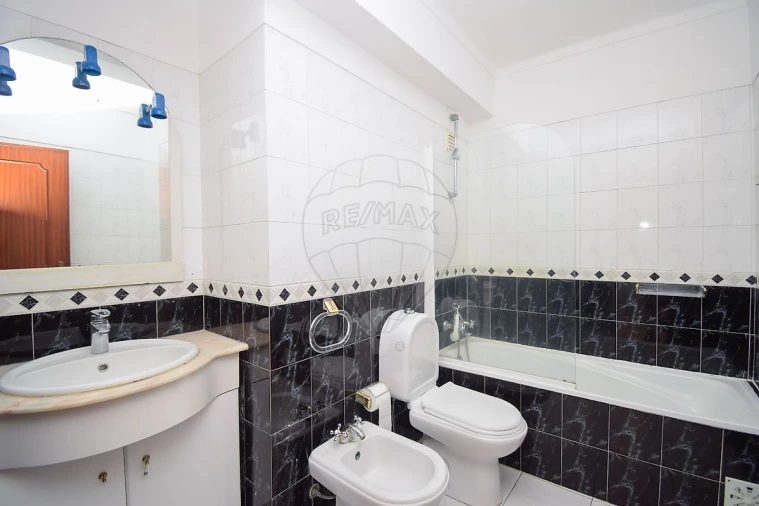 Apartamento T3 para Arrendamento em Rio de Mouro Foto 3