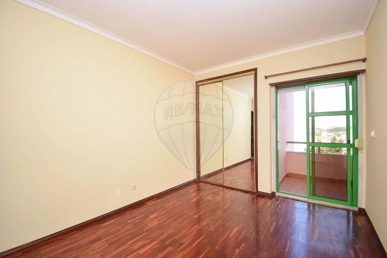 Apartamento T3 para Arrendamento em Rio de Mouro Foto 6