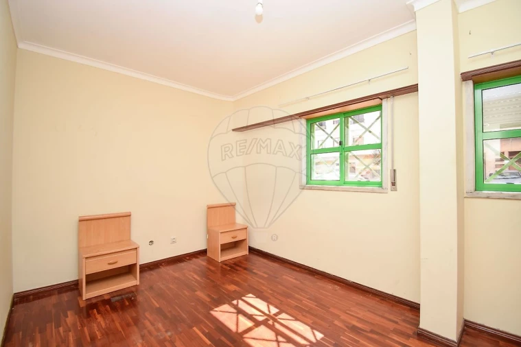 Apartamento T3 para Arrendamento em Rio de Mouro Foto 4