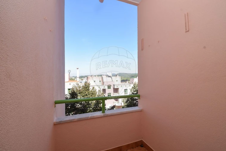 Apartamento T3 para Arrendamento em Rio de Mouro Foto 9