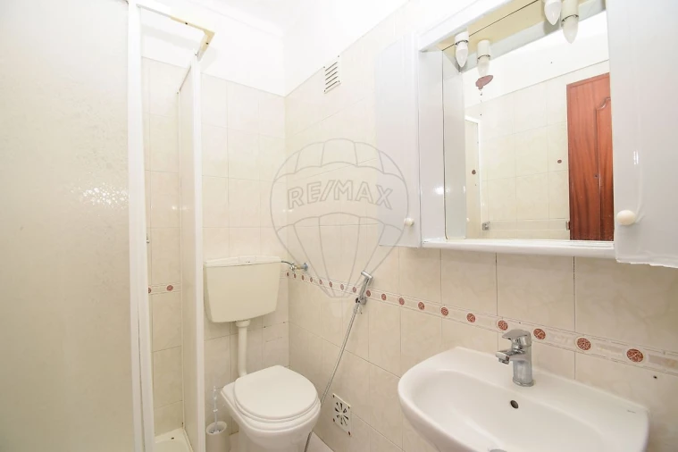 Apartamento T3 para Arrendamento em Rio de Mouro Foto 8