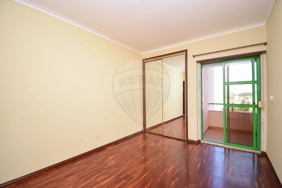 Apartamento T3 para Arrendamento em Rio de Mouro Foto 6