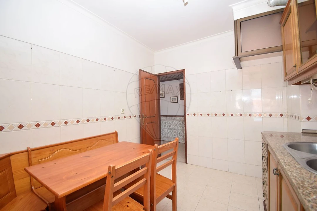 Apartamento T3 para Arrendamento em Rio de Mouro Foto 14