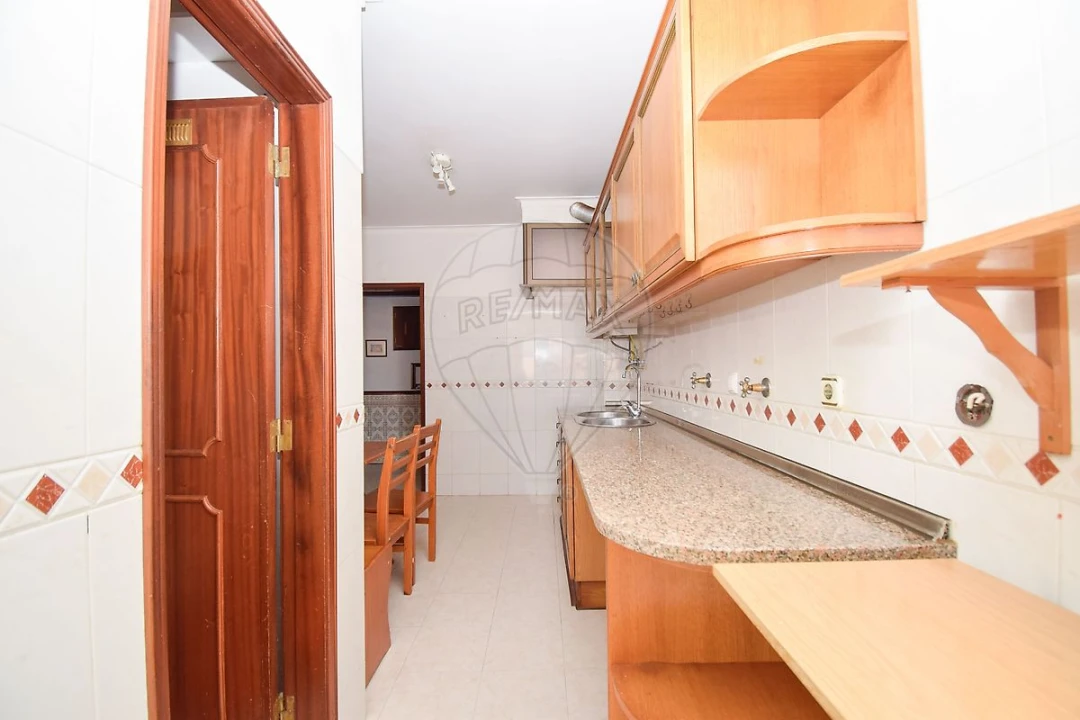 Apartamento T3 para Arrendamento em Rio de Mouro Foto 12