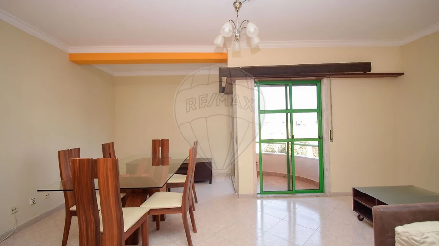 Apartamento T3 para Arrendamento em Rio de Mouro