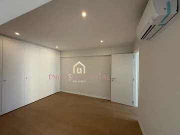 Apartamento T1 para Venda em Carcavelos e Parede