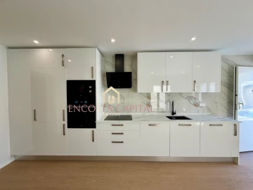 Apartamento T1 para Venda em Carcavelos e Parede