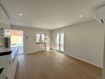 Apartamento T1 para Venda em Carcavelos e Parede