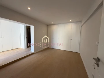 Apartamento T1 para Venda em Carcavelos e Parede