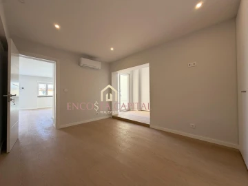 Apartamento T1 para Venda em Carcavelos e Parede