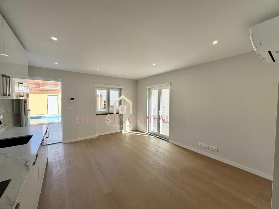 Apartamento T1 para Venda em Carcavelos e Parede Foto 4
