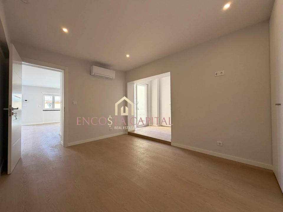 Apartamento T1 para Venda em Carcavelos e Parede Foto 9