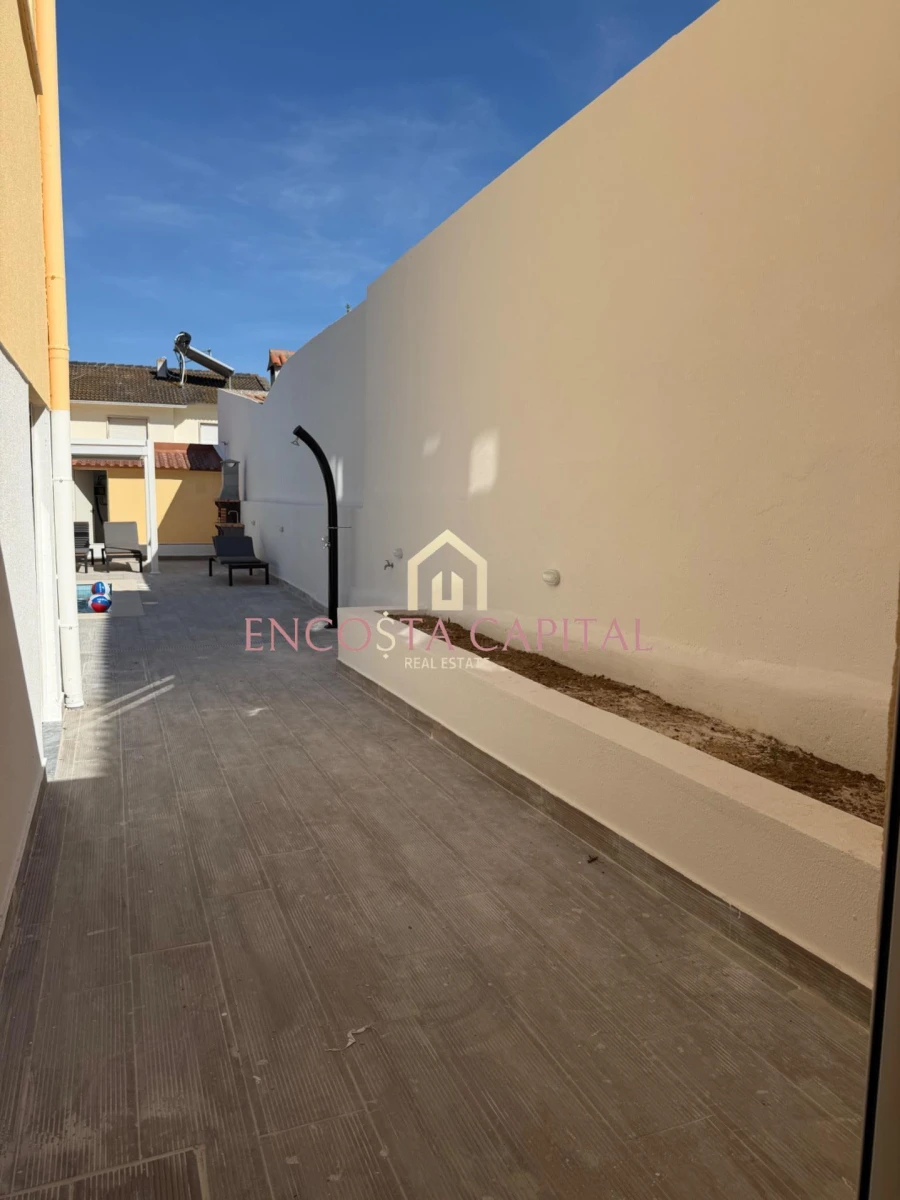 Apartamento T1 para Venda em Carcavelos e Parede Foto 17