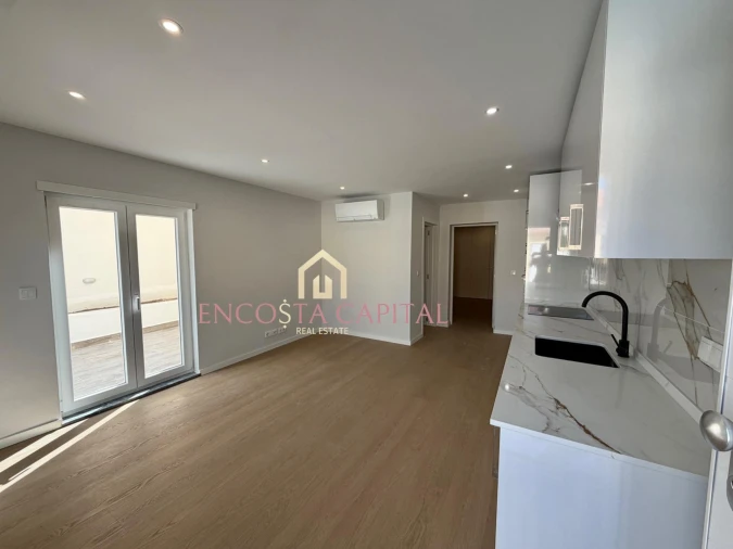 Apartamento T1 para Venda em Carcavelos e Parede Foto 3
