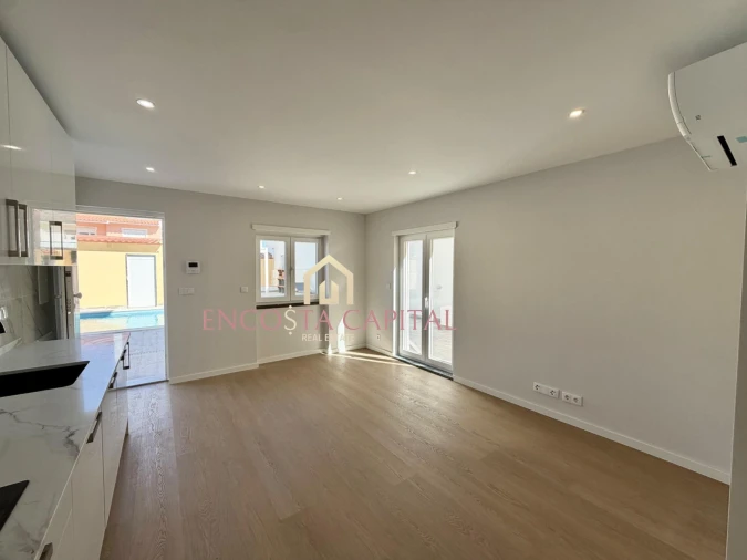 Apartamento T1 para Venda em Carcavelos e Parede Foto 4