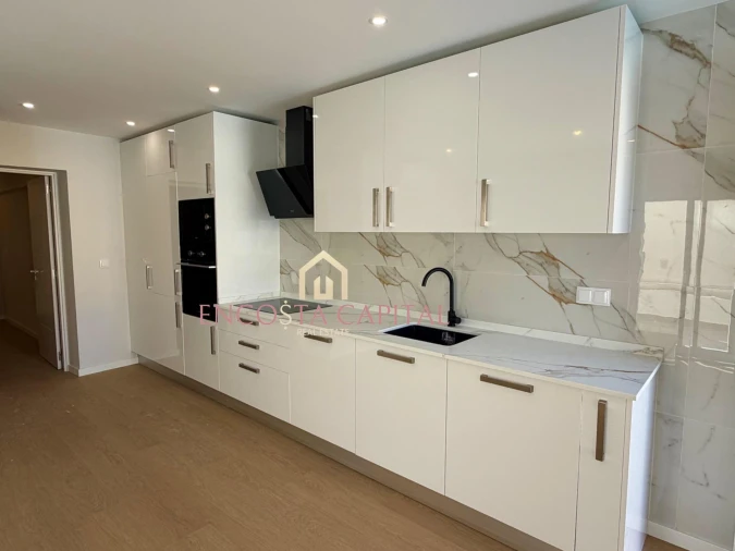 Apartamento T1 para Venda em Carcavelos e Parede Foto 8