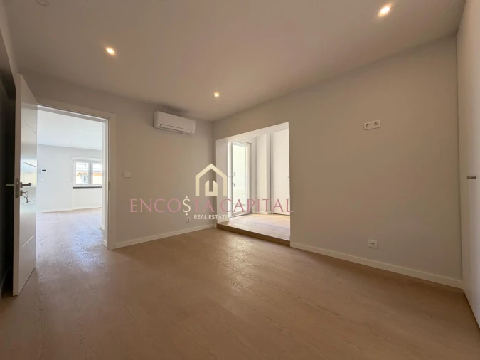Apartamento T1 para Venda em Carcavelos e Parede Foto 9