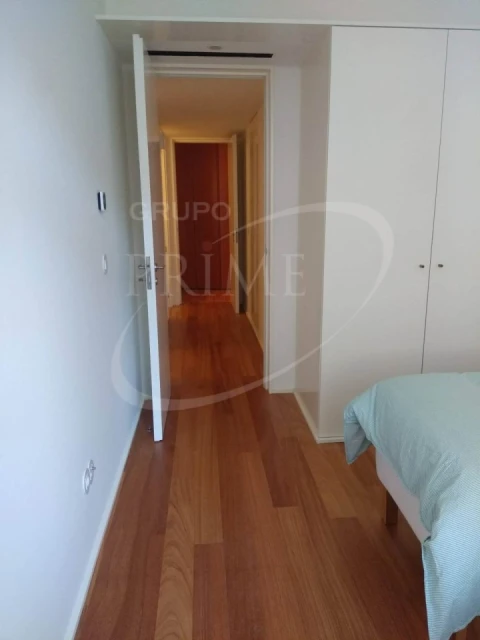 Apartamento T2 para Arrendamento em Aldoar, Foz do Douro e Nevogilde