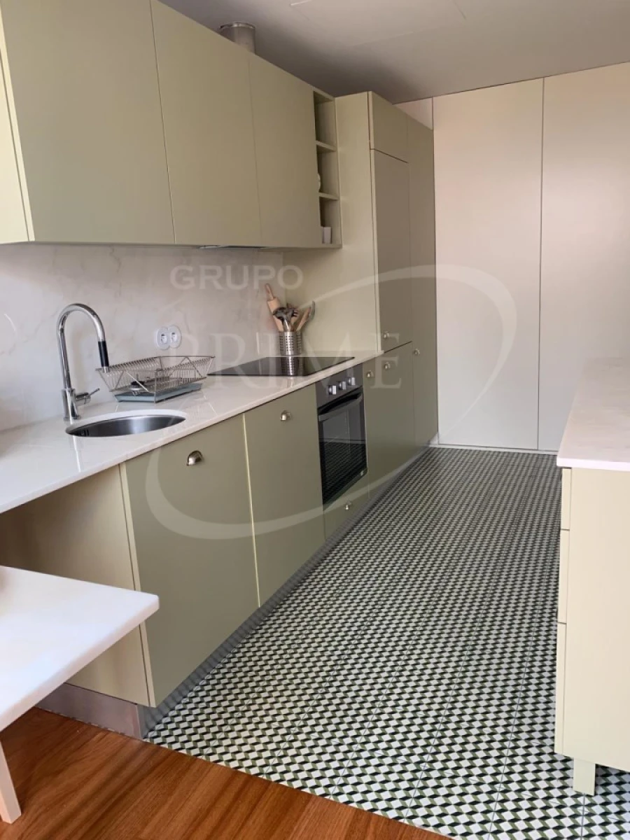 Apartamento T2 para Arrendamento em Aldoar, Foz do Douro e Nevogilde Foto 8