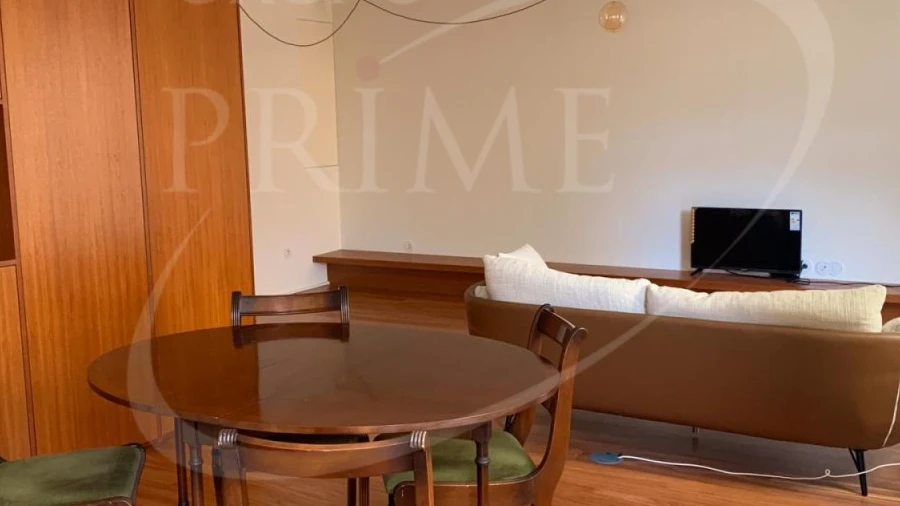 Apartamento T2 para Arrendamento em Aldoar, Foz do Douro e Nevogilde