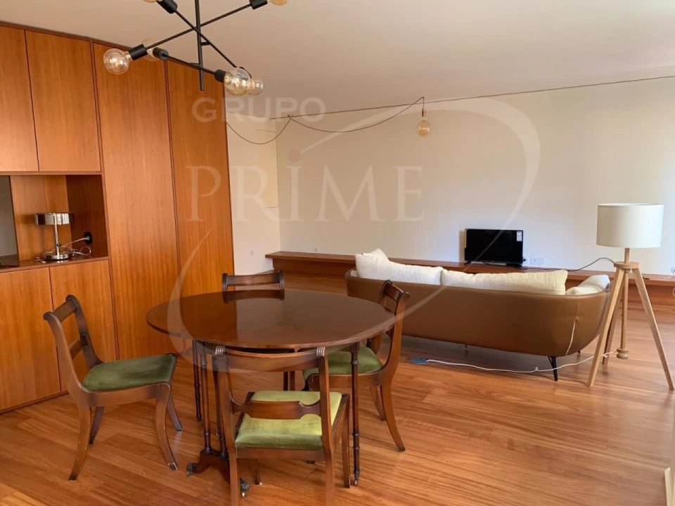 Apartamento T2 para Arrendamento em Aldoar, Foz do Douro e Nevogilde Foto 1