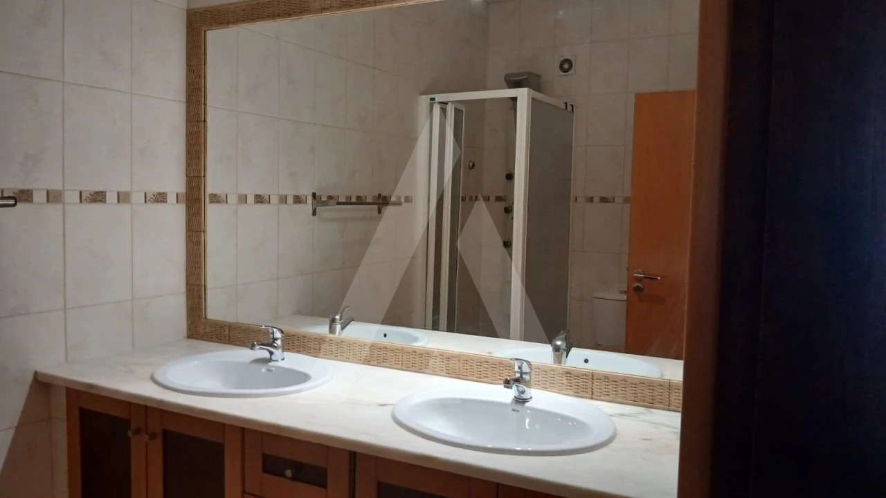 Moradia T3 para Venda em Montenegro Foto 11