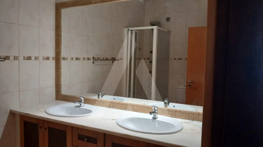 Moradia T3 para Venda em Montenegro Foto 11