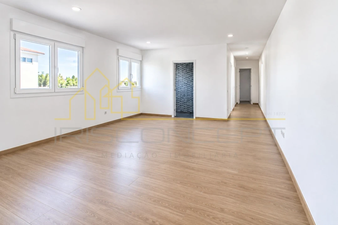 Apartamento T2 para Venda em Colmeias e Memória Foto 2