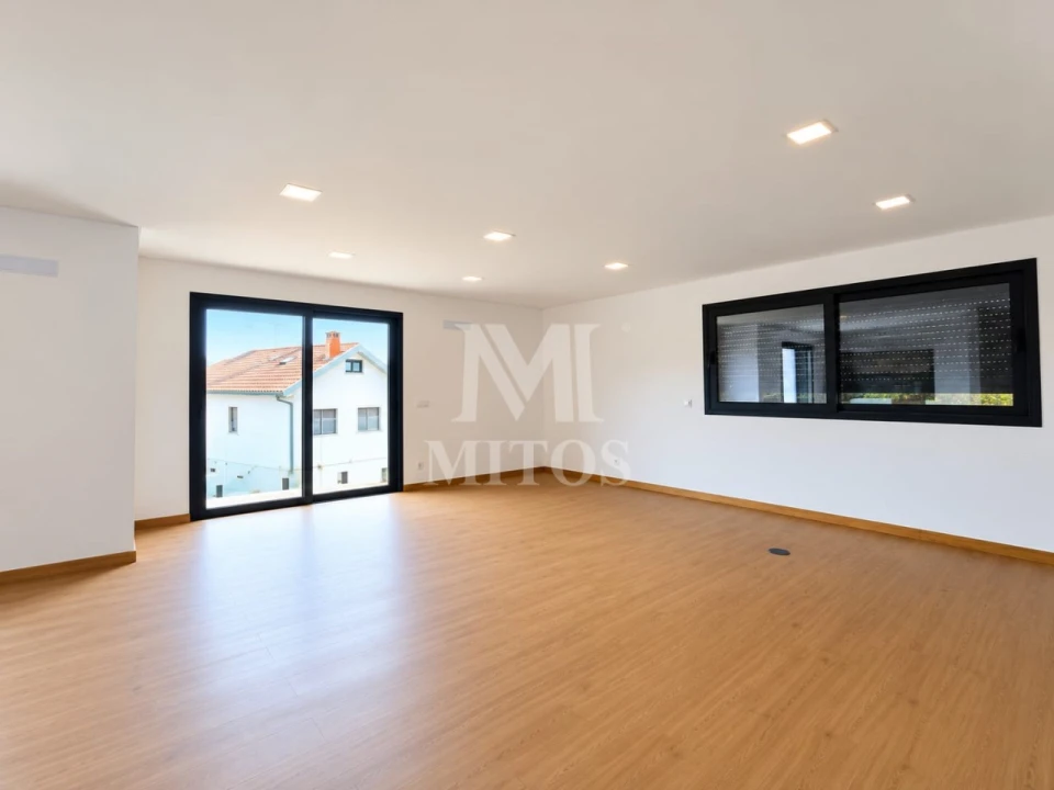 Moradia T3 para Venda em Mujães Foto 10