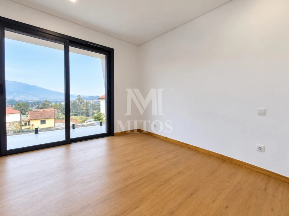 Moradia T3 para Venda em Mujães Foto 16