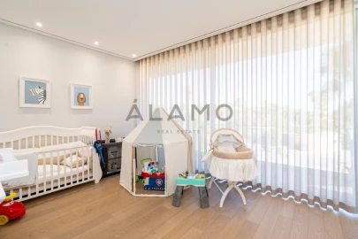 Moradia T4 para Venda em Quarteira